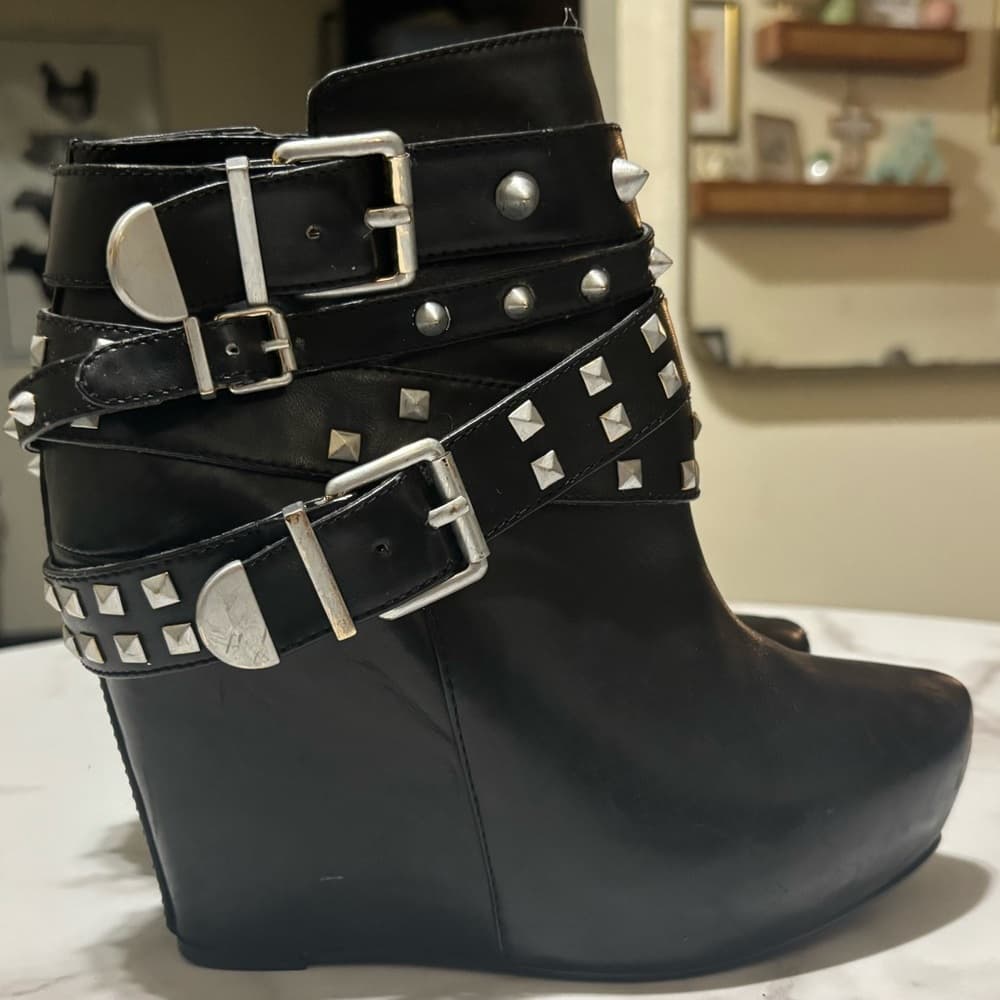 BCBG BG-ASPEN BLACK FLAT ANKLE BOOTS WITH SILVER STUDS - Thumbnail 7