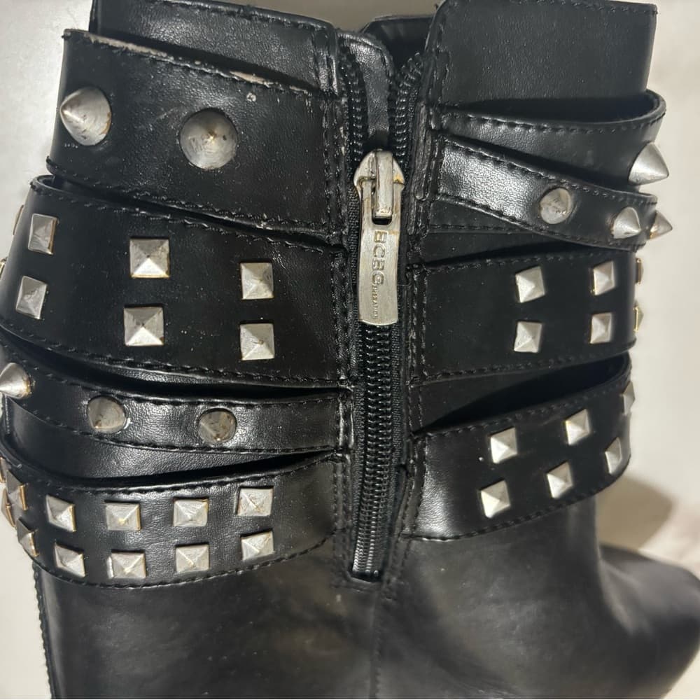 BCBG BG-ASPEN BLACK FLAT ANKLE BOOTS WITH SILVER STUDS - Thumbnail 5