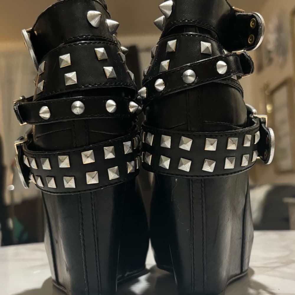 BCBG BG-ASPEN BLACK FLAT ANKLE BOOTS WITH SILVER STUDS - Thumbnail 2