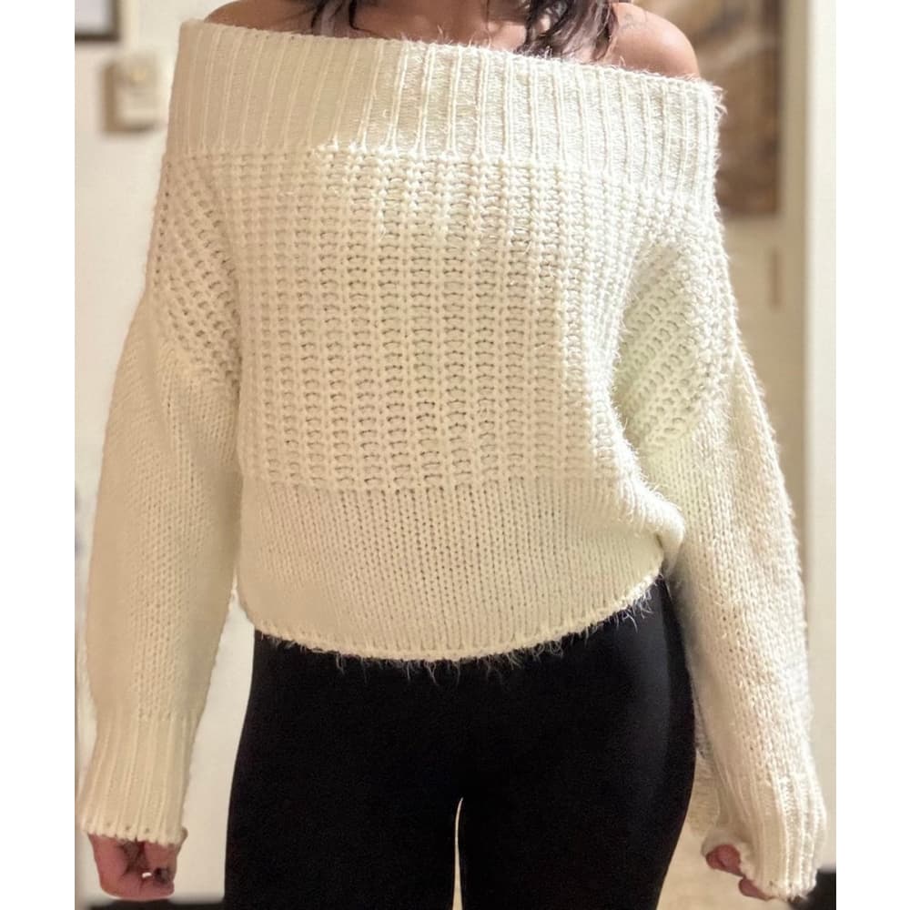 Kayla’s Armoire Sweater - Thumbnail 8