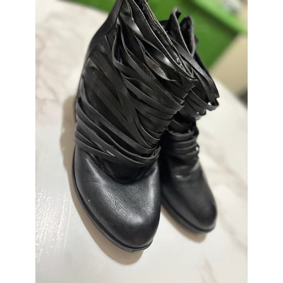 Black boots - Thumbnail 7