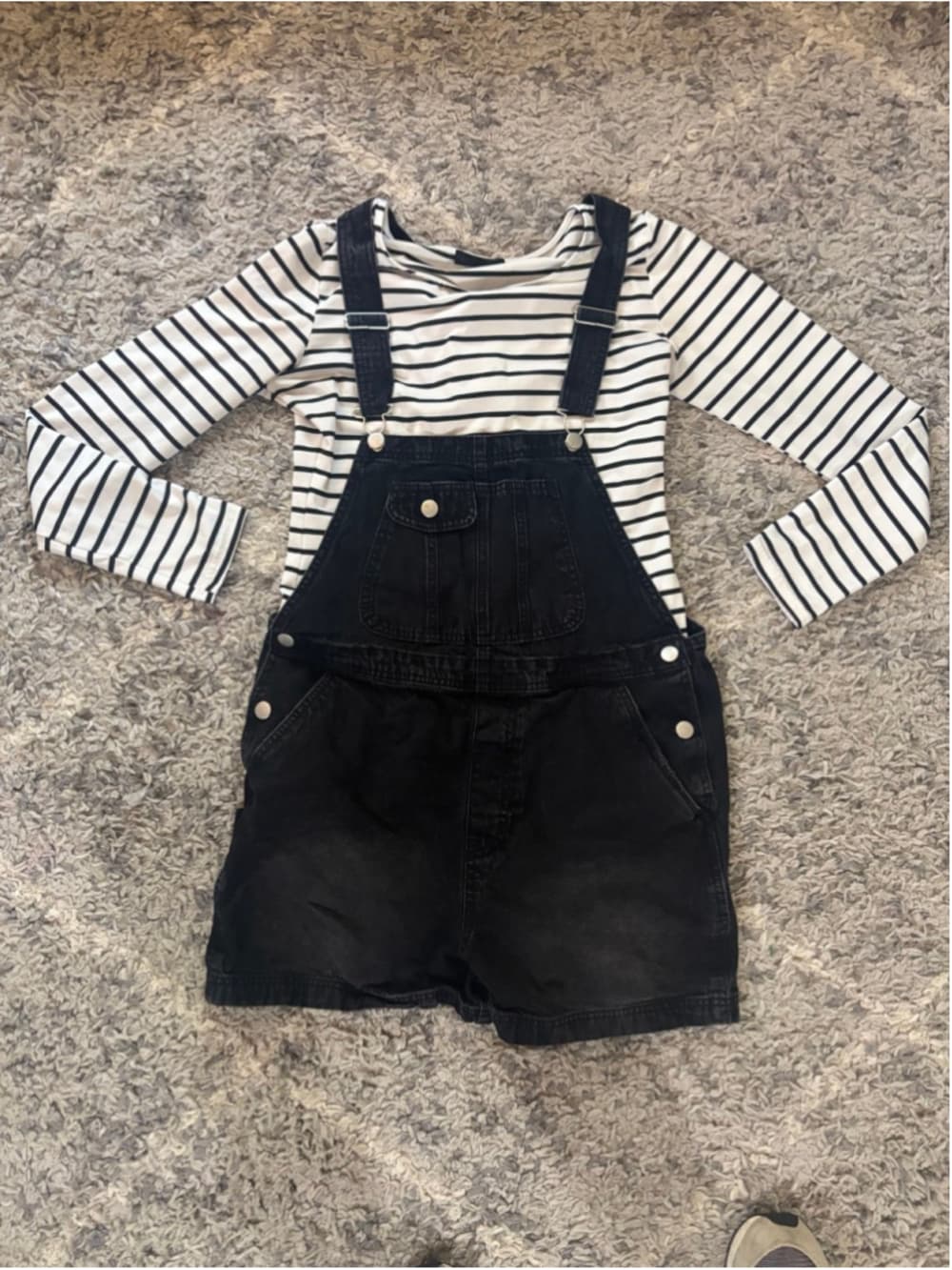 Overalls outfit - Thumbnail 4