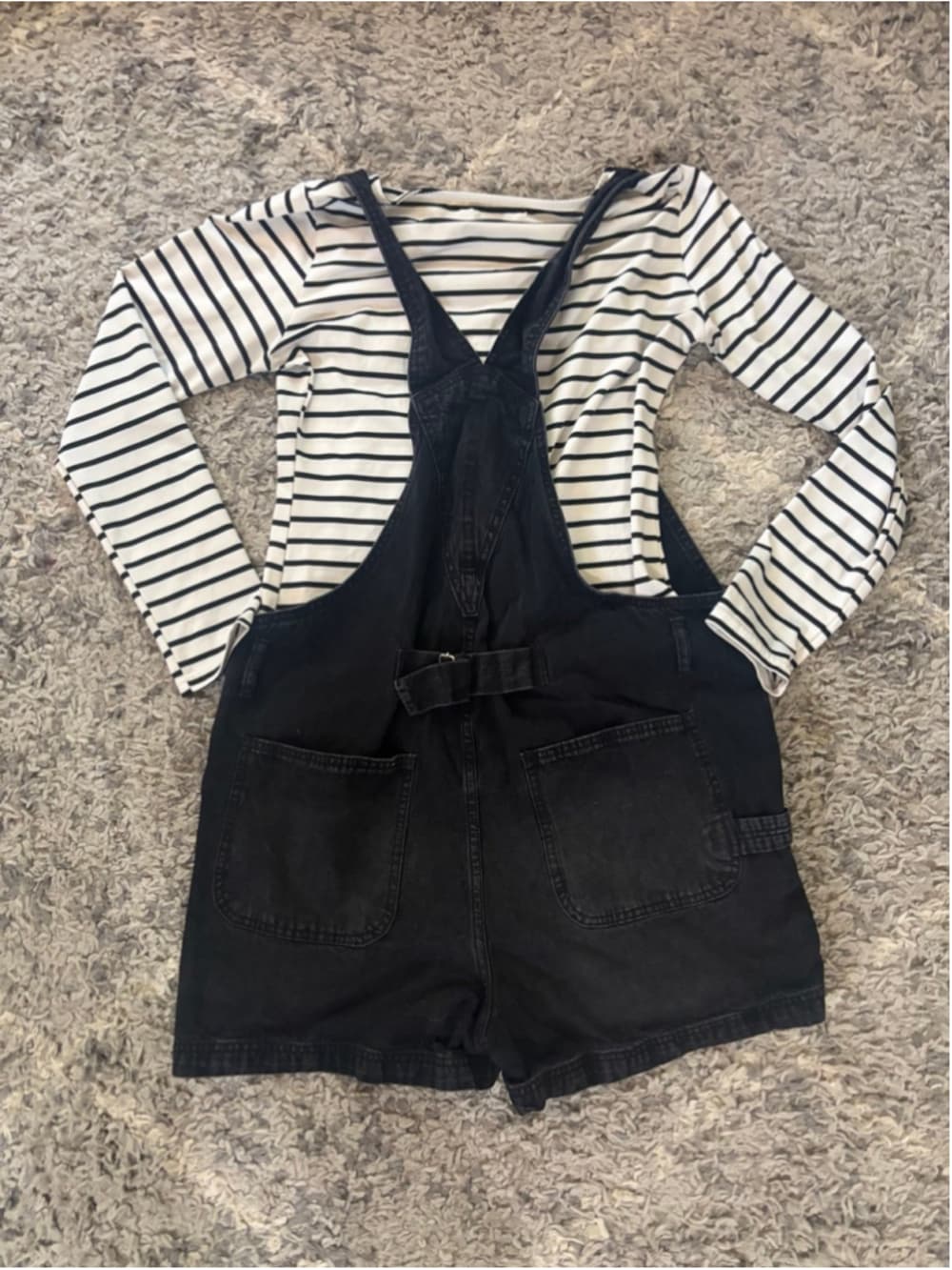 Overalls outfit - Thumbnail 2
