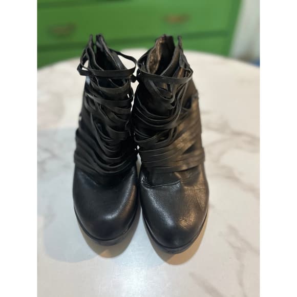 Clark’s boots - Thumbnail 6