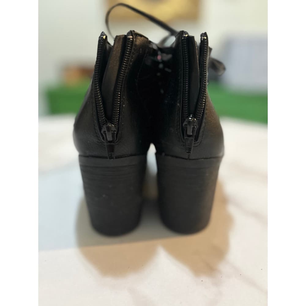 Clark’s boots - Thumbnail 3