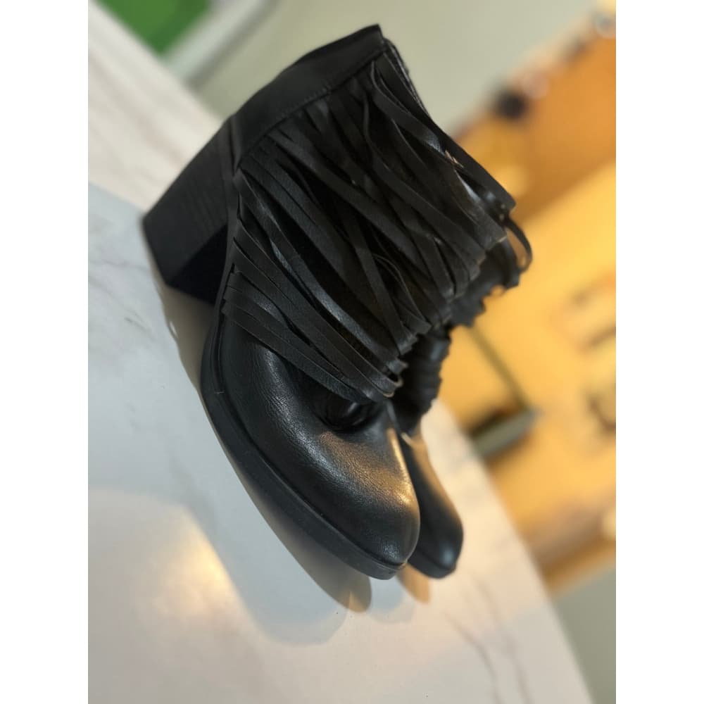 Clark’s boots - Thumbnail 2