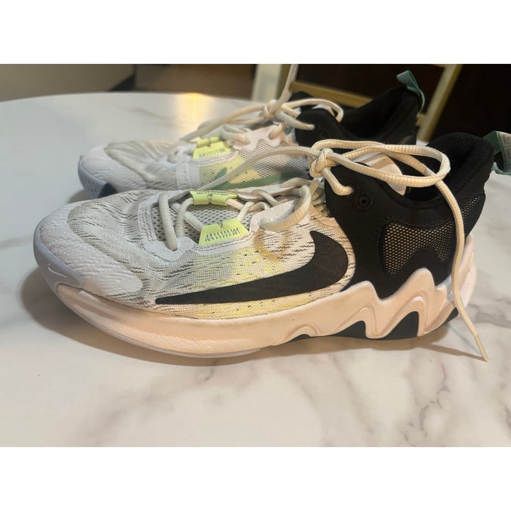 Nike shoes - Thumbnail 2