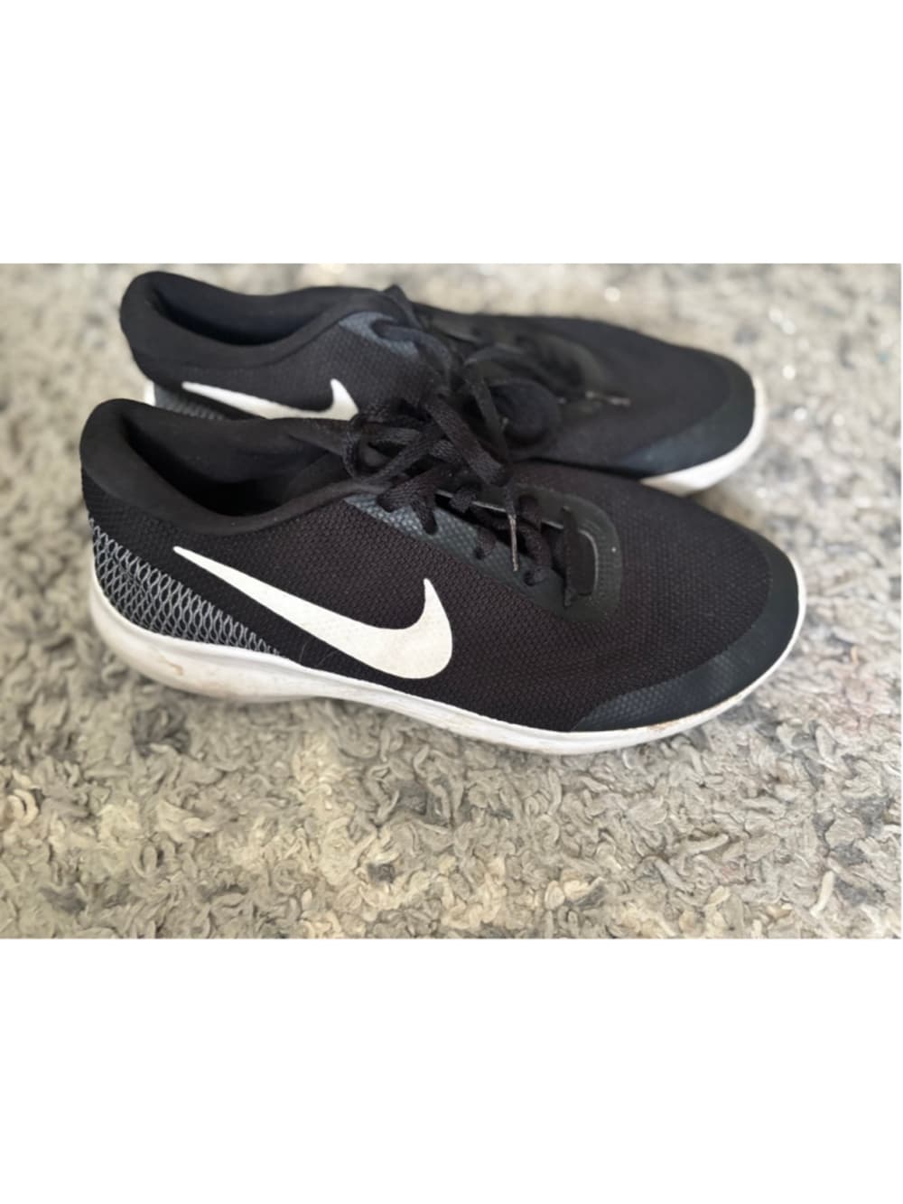 Nike shoes - Thumbnail 2