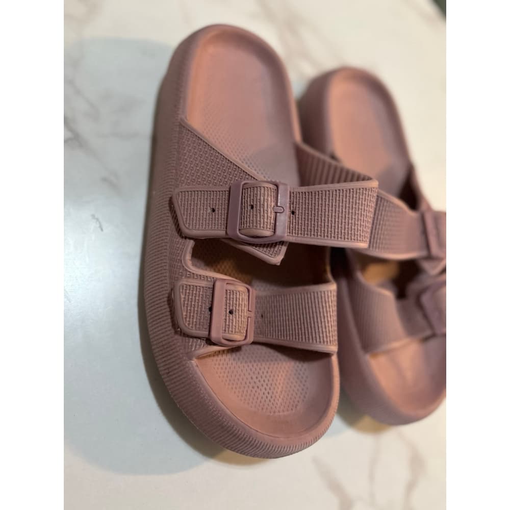 Cushionaire Fame sandals