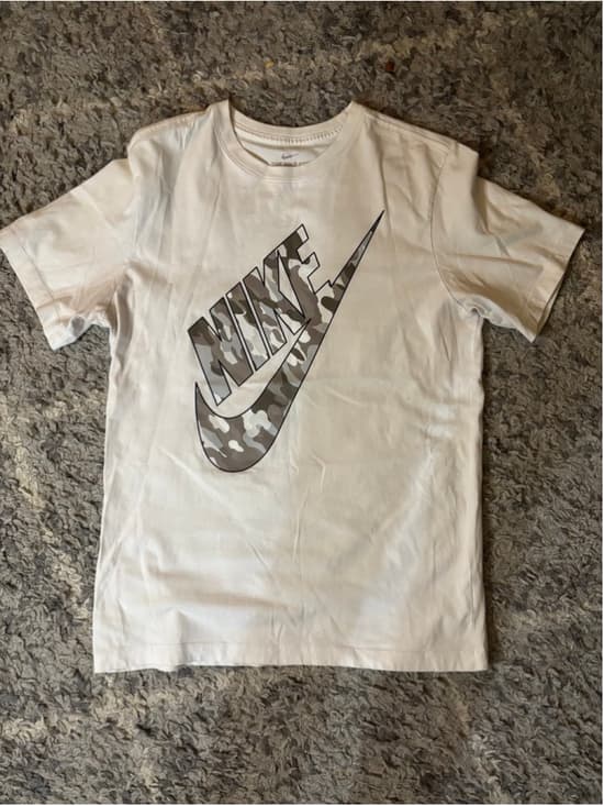 Nike shirt - Thumbnail 4