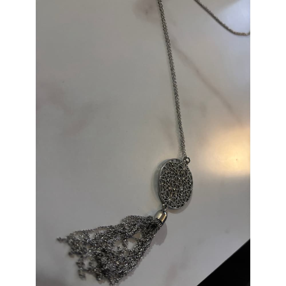 ANN TAYLOR LOFT TASSEL PENDANT NECKLACE