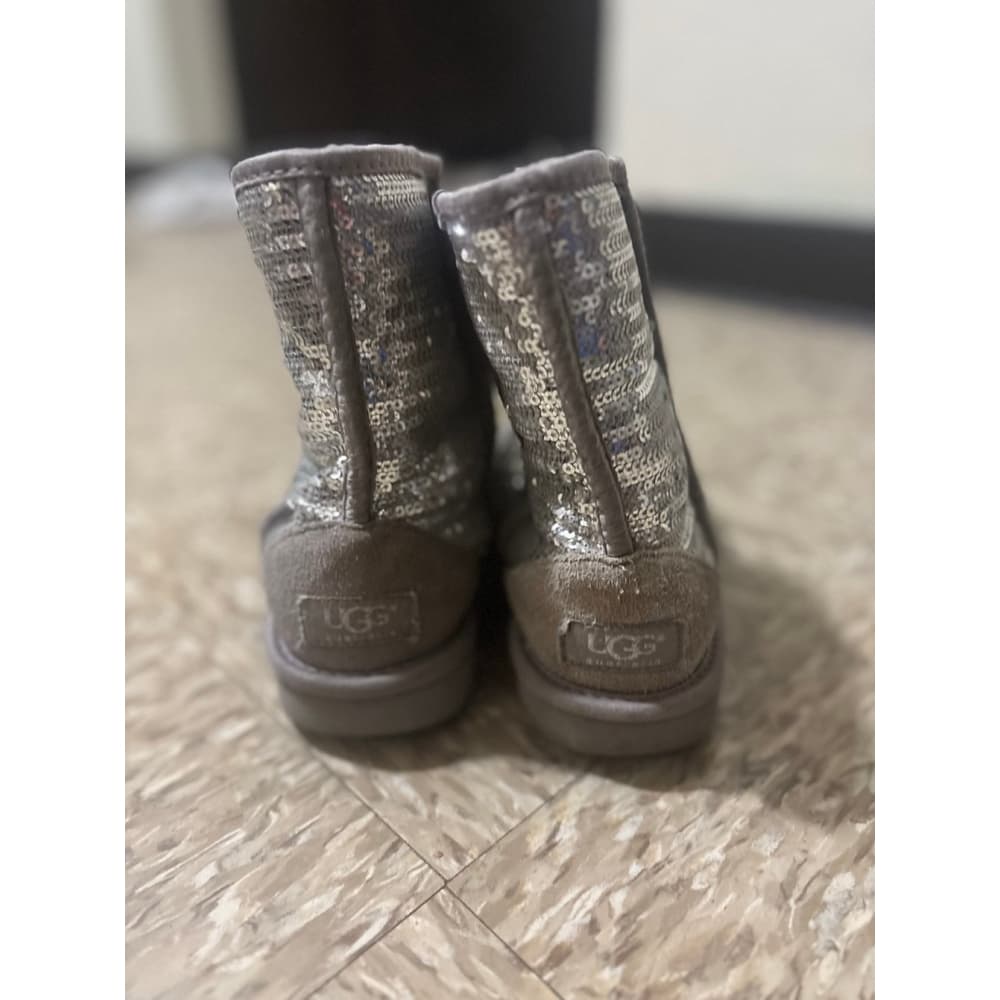 Uggs - Thumbnail 2