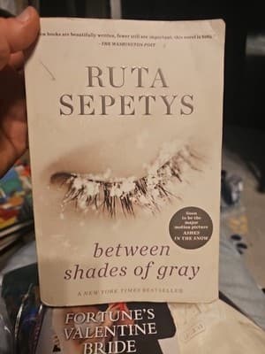 Between Shades of Gray by Ruta Sepetys Paperback Book-2011
