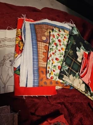 Cut Fabric Piece, Large Variety Sizes And Colors Large lot - Thumbnail 6