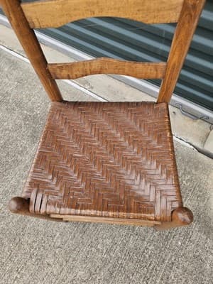 Early 20th Century Pair of Antique Early American Primitive Style Ladder Back... - Thumbnail 2