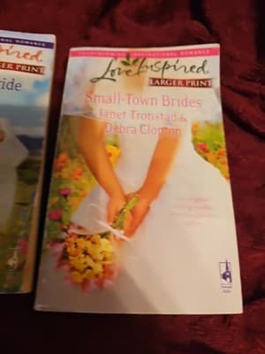 Lot of 2 Love Inspired Inspirational Romance Larger Print Paperback Books - Thumbnail 2