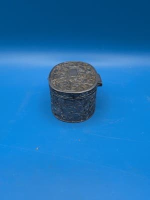 VTG ORNATE SILVERTONE OVAL FOOTED NOUVEAU LEAF HINGED TRINKET JEWELRY BOX - Thumbnail 2