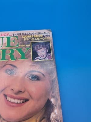 TRUE STORY Magazine, AUGUST 1989, LUCILLE BALL'S OWN SPECIAL MEMORIES, ROCK STAR - Thumbnail 2