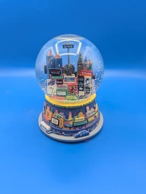 Snow Globe Music Box New York City Skyline New Years Eve 2000 Twin Towers - Thumbnail 3