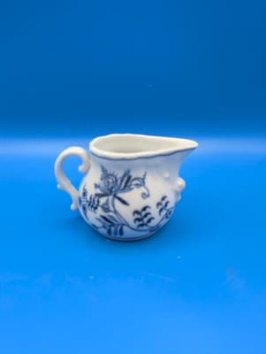 Vintage Blue Danube Onion Japan Milk & Creamer floral jug pitcher Blue and White - Thumbnail 5