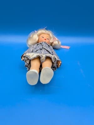 Tiara dolls Vintage 1987 Billie 7" Precious Poseable Fully Jointed by Playmates - Thumbnail 3