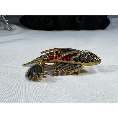 Vintage Koi FIsh Brooch Gold Tone Carp Ornate Toledo Damascene Style 2" Pin - Thumbnail 13