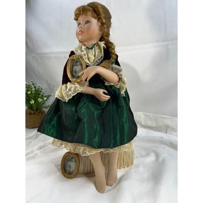 Emerald Memories by Linda Mason Victorian Fantasies Seated Porcelain Doll IOB - Thumbnail 4