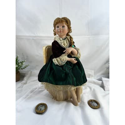 Emerald Memories by Linda Mason Victorian Fantasies Seated Porcelain Doll IOB - Thumbnail 2
