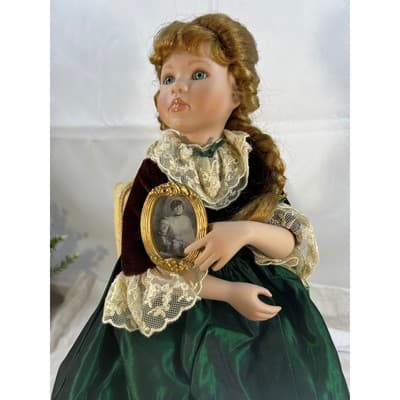 Emerald Memories by Linda Mason Victorian Fantasies Seated Porcelain Doll IOB - Thumbnail 6