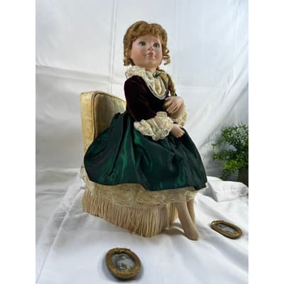 Emerald Memories by Linda Mason Victorian Fantasies Seated Porcelain Doll IOB - Thumbnail 3