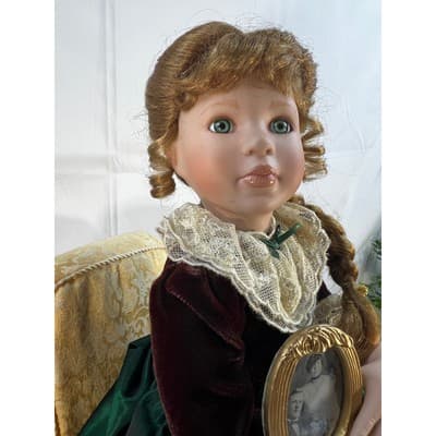 Emerald Memories by Linda Mason Victorian Fantasies Seated Porcelain Doll IOB - Thumbnail 7