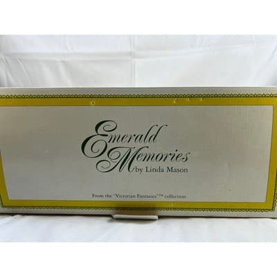 Emerald Memories by Linda Mason Victorian Fantasies Seated Porcelain Doll IOB - Thumbnail 23