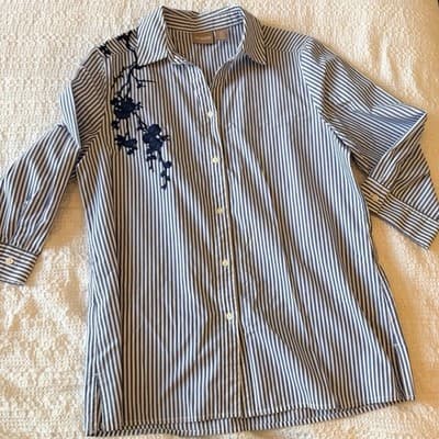 Chico’s Button Down Floral Embroidery Stripe Pattern Long Sleeve Shirt Blue 0 - Thumbnail 6