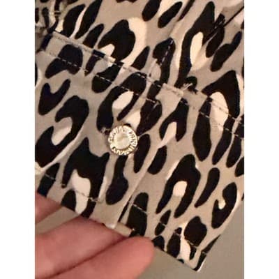 Dana Buchman Leopard Print Women’s Small Button Front Long Sleeve Top EUC - Thumbnail 4
