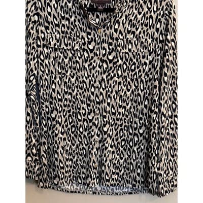 Dana Buchman Leopard Print Women’s Small Button Front Long Sleeve Top EUC - Thumbnail 2