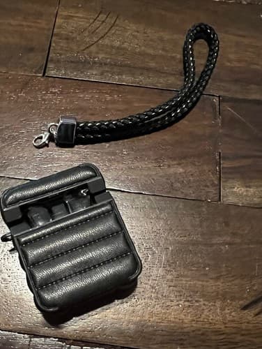 Shoelaces THE ONE Cool Off AirPods 2&1 Case Cover New NIP - Thumbnail 3