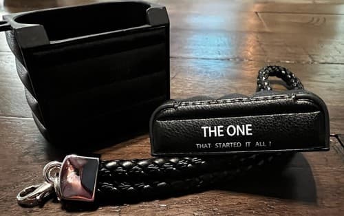 Shoelaces THE ONE Cool Off AirPods 2&1 Case Cover New NIP - Thumbnail 4