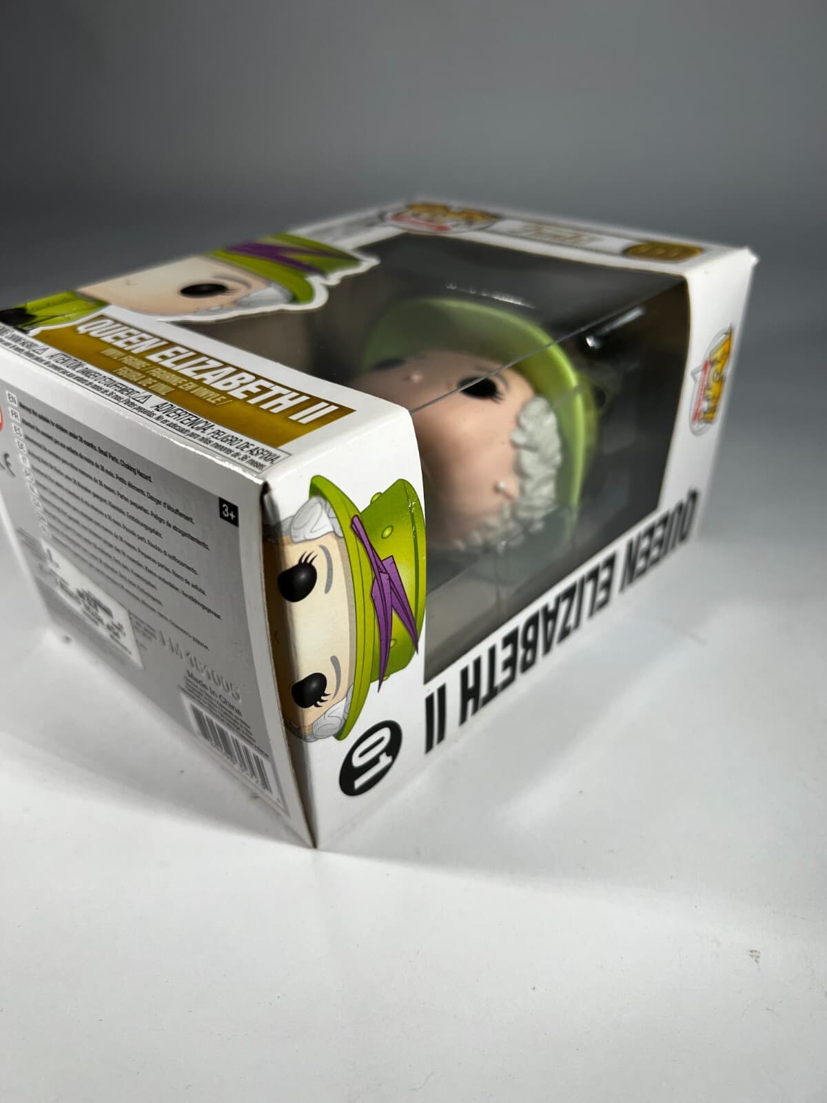 Funko Pop! Royals Queen Elizabeth II Green Dress #01 Royal Wedding In Box - Thumbnail 10