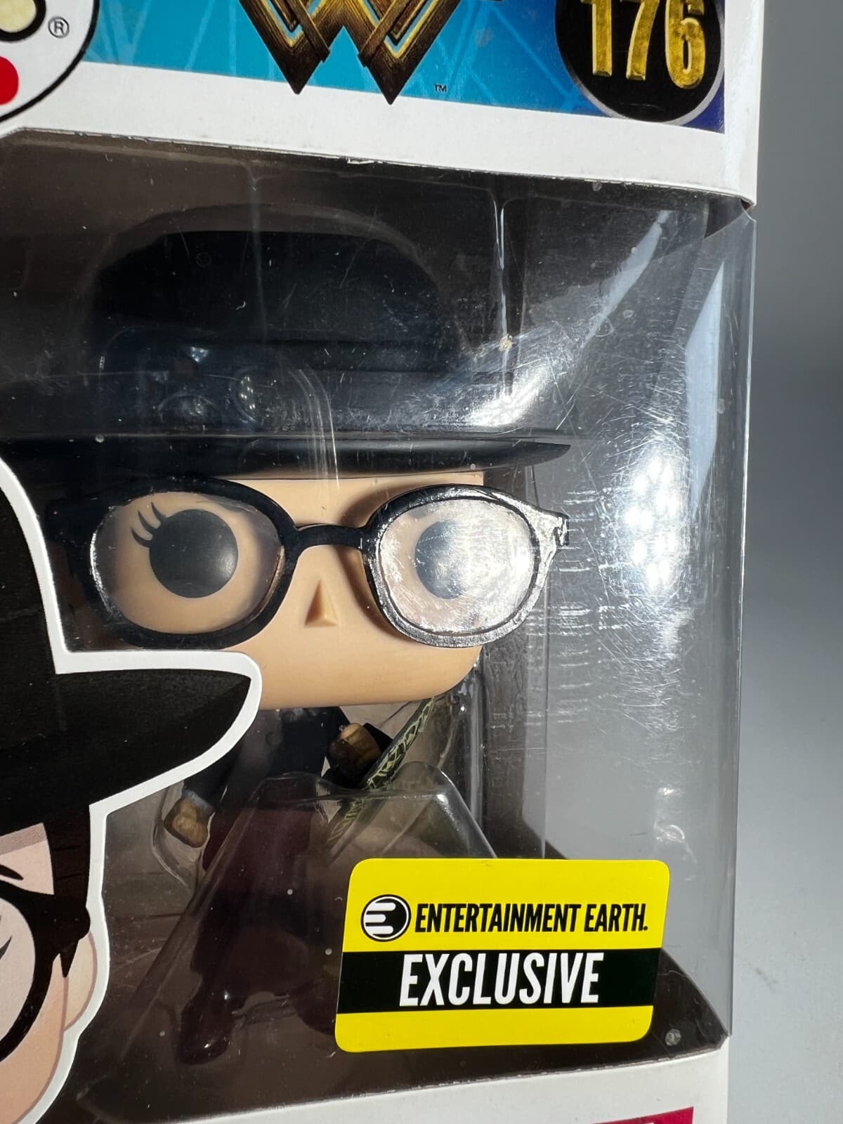 Funko POP Wonder Woman Diana Prince 176 Entertainment Earth Exclusive In Box - Thumbnail 7