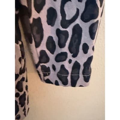 Chico's Women's Polished Cheetah Print Long Sleeve Tunic V-Neck Top Black 0 - Thumbnail 6