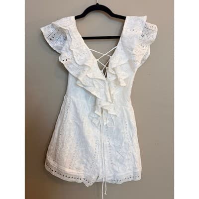 Choosy White Eyelet Lace Romper Ruffle V Neck Tie Front Women’s XS NWT - Thumbnail 3