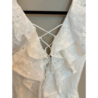 Choosy White Eyelet Lace Romper Ruffle V Neck Tie Front Women’s XS NWT - Thumbnail 7