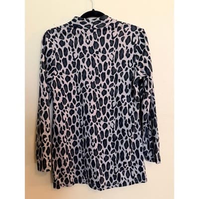 Chico's Women's Polished Cheetah Print Long Sleeve Tunic V-Neck Top Black 0 - Thumbnail 8