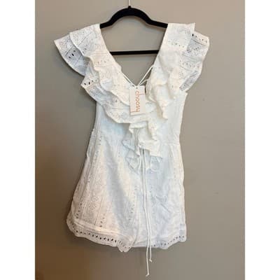 Choosy White Eyelet Lace Romper Ruffle V Neck Tie Front Women’s XS NWT - Thumbnail 10
