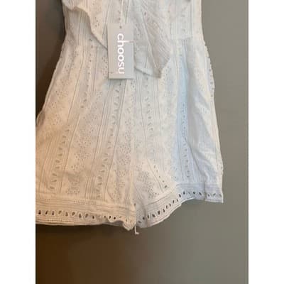 Choosy White Eyelet Lace Romper Ruffle V Neck Tie Front Women’s XS NWT - Thumbnail 17