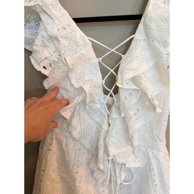 Choosy White Eyelet Lace Romper Ruffle V Neck Tie Front Women’s XS NWT - Thumbnail 4