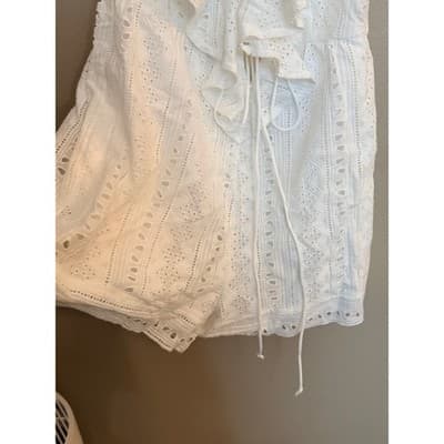 Choosy White Eyelet Lace Romper Ruffle V Neck Tie Front Women’s XS NWT - Thumbnail 6