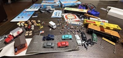 HUGE LOT Vintage HO Scale Train Preiser Figures Milkman Power Popsicle Old Dutch - Thumbnail 3