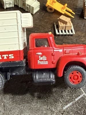 HUGE LOT Vintage HO Scale Train Preiser Figures Milkman Power Popsicle Old Dutch - Thumbnail 16