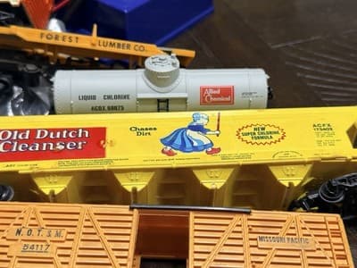 HUGE LOT Vintage HO Scale Train Preiser Figures Milkman Power Popsicle Old Dutch - Thumbnail 9